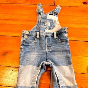 Cutest H&M baby overalls 6-9 months.